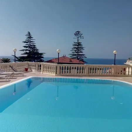 Dell'angelo Apartmanhotel 3*